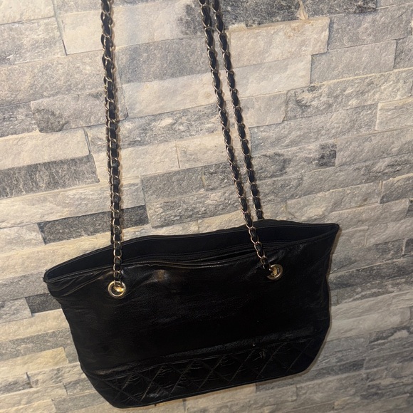 Fashionable Black Leather Chain Shoulder Bag - Picture 7 of 10